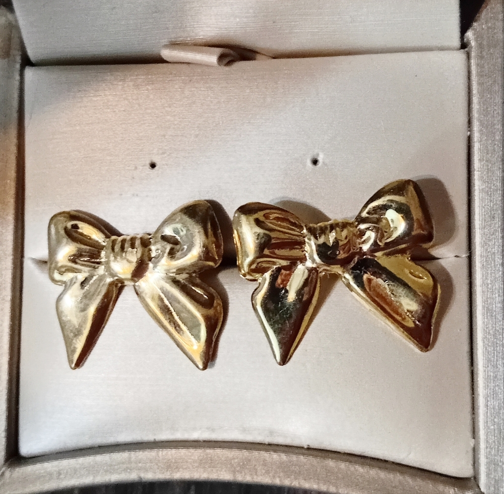 Gold Toned Bow Earrings - Shiny Metal Bow Studs